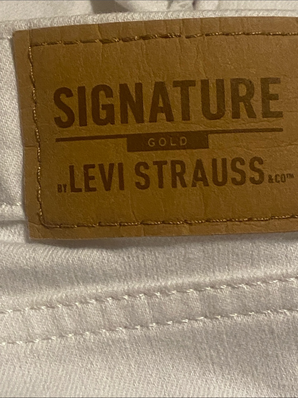 LEVIS WHITE CAPRI JEANS Mid Rise EUC - Picture 5 of 7